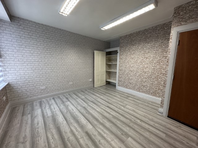 Commercial room to let in Buxton